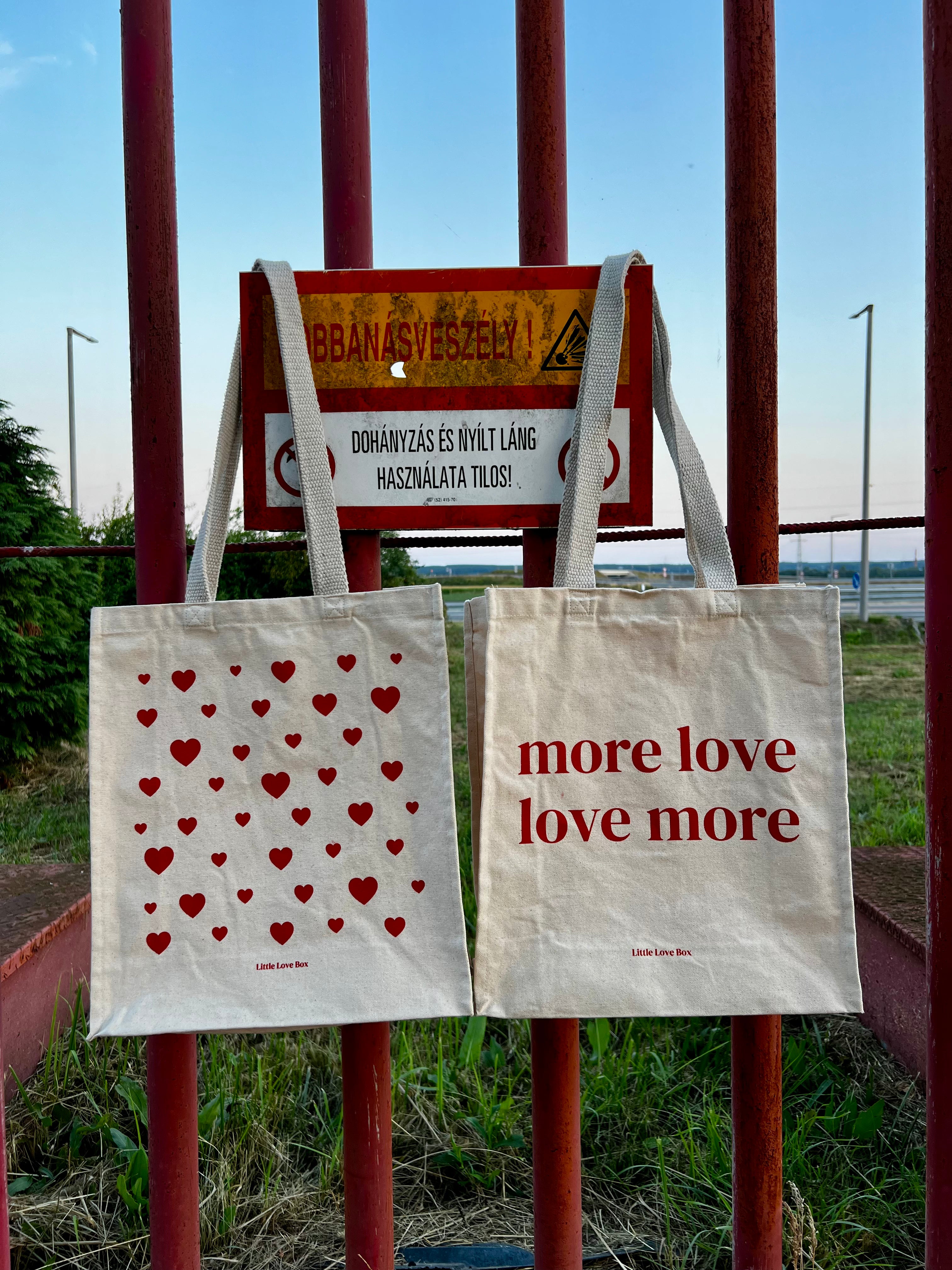Limitált Little Love Box vászontáska - Love More More Love